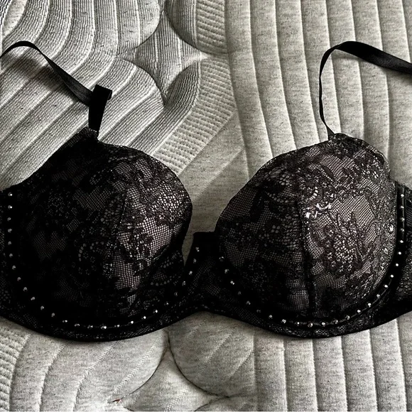 Victoria Secret Very Sexy Balconet 34D - Picture 2 of 6